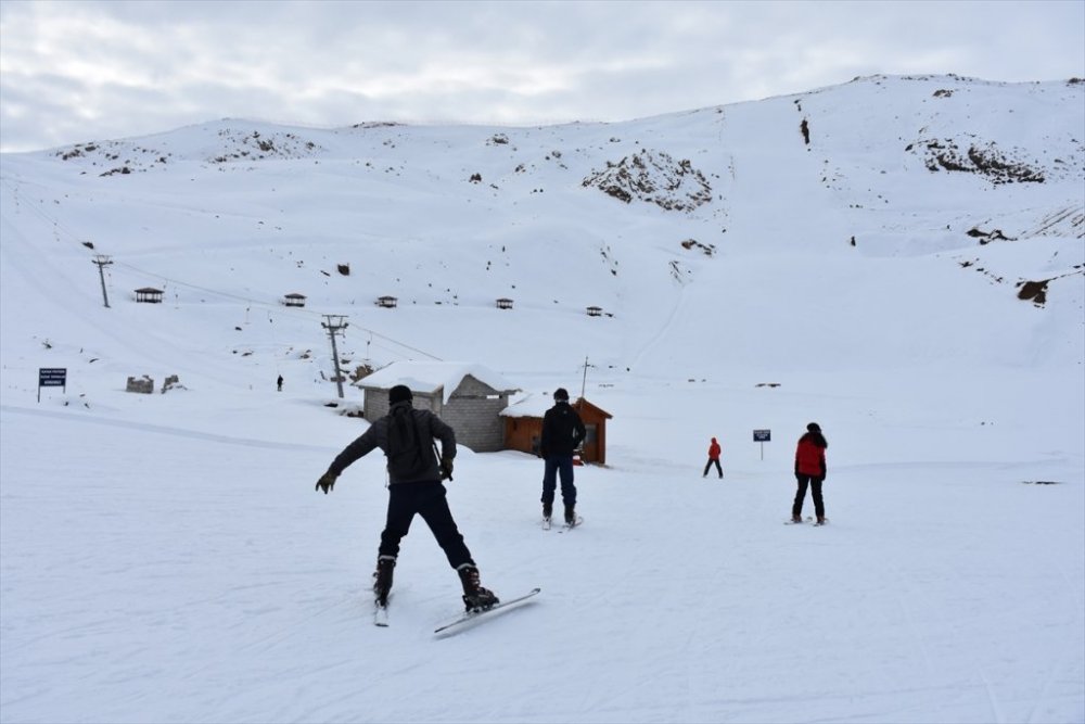 Hakkari'deki kayak merkezi kapılarını sporculara açtı