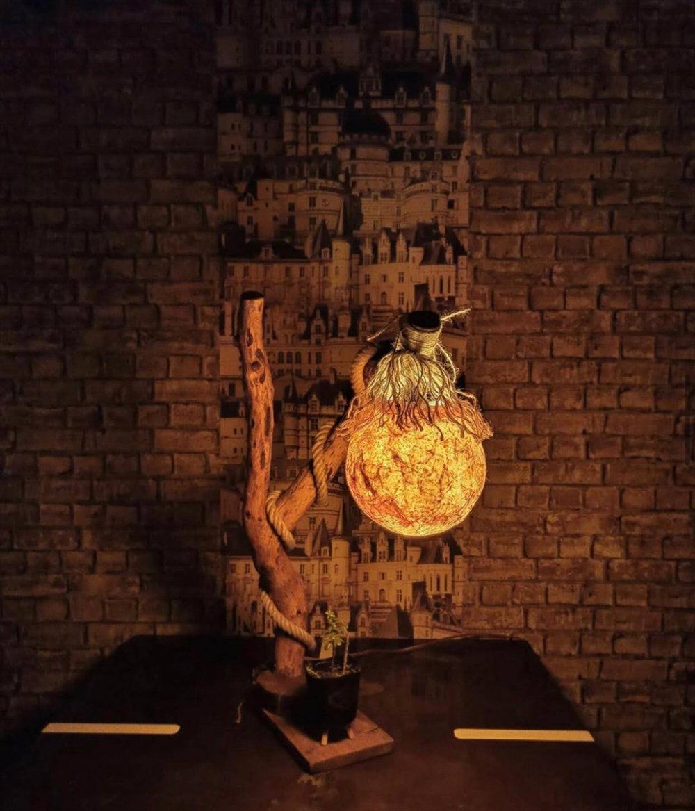 Vanlı genç, hobi olarak yaptığı ahşap oymacılığını kazanca dönüştürdü