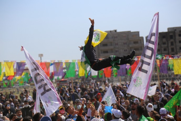 690x450nc-mrd-21-03-2021-nusaybin-kiziltepe-newroz-kutlamasi1-001.jpg