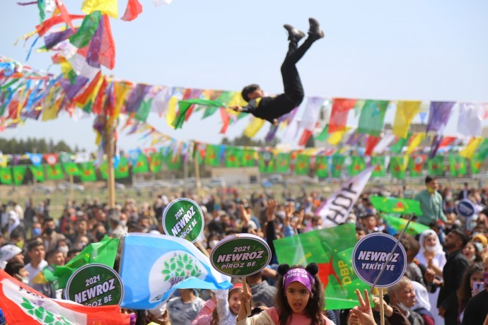 690x450nc-mrd-21-03-2021-nusaybin-kiziltepe-newroz-kutlamasi6.jpg