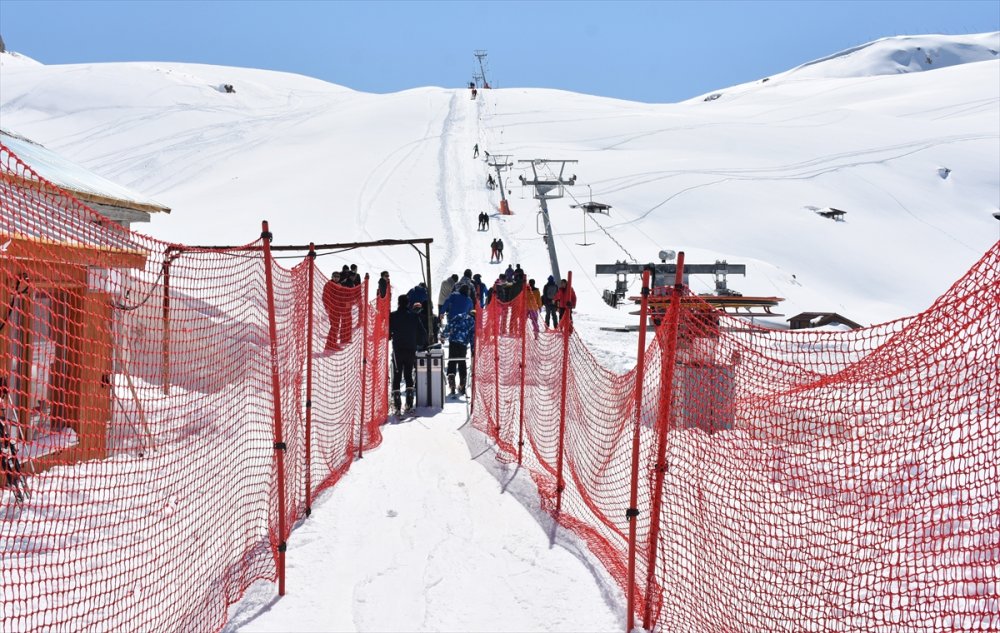 Hakkari'deki kayak merkezi üç ayda 50 bin kayakseveri ağırladı