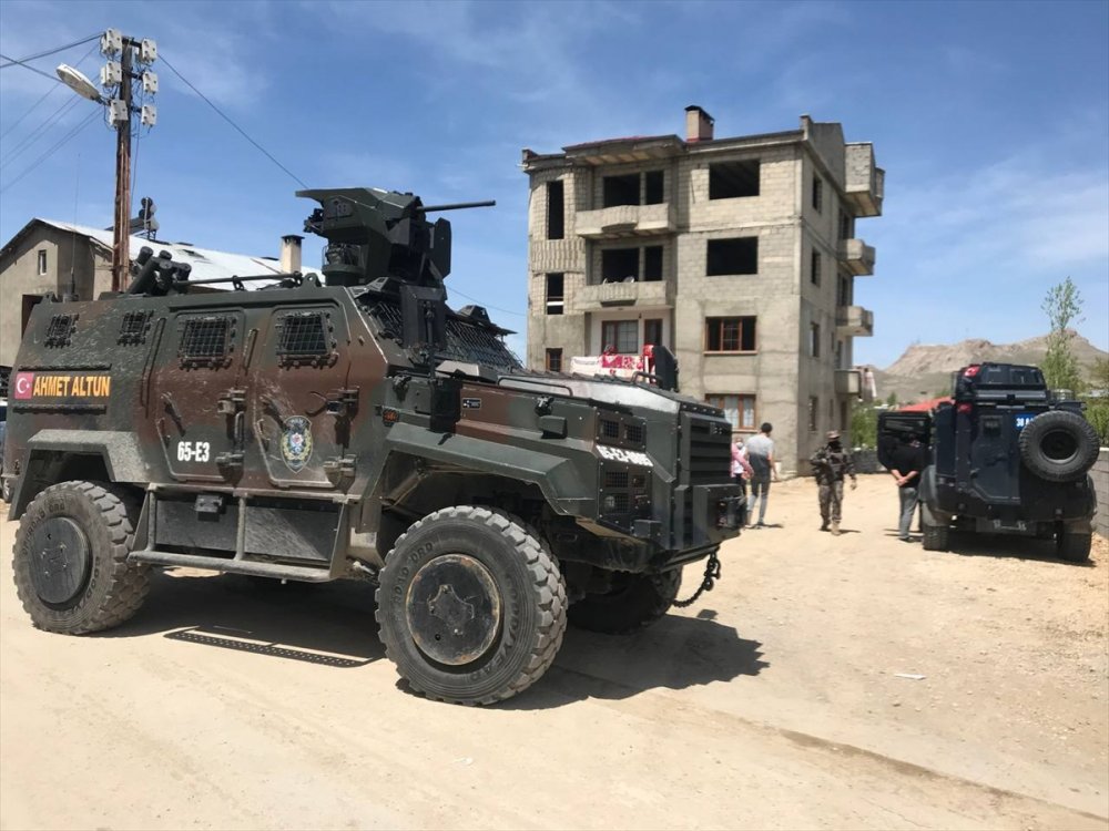 Van'da yanmış erkek cesedi bulundu