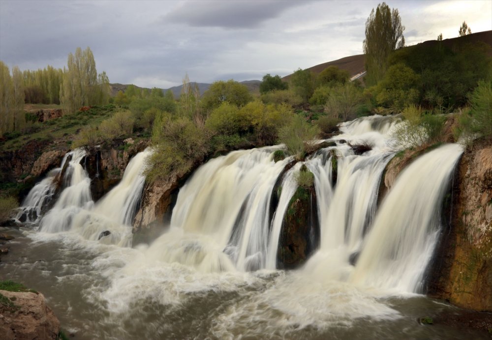 Muradiye Şelalesi'nde Kovid-19 sessizliği