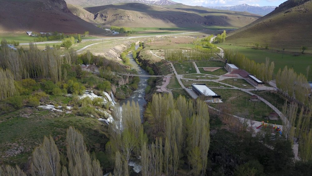 Muradiye Şelalesi'nde Kovid-19 sessizliği