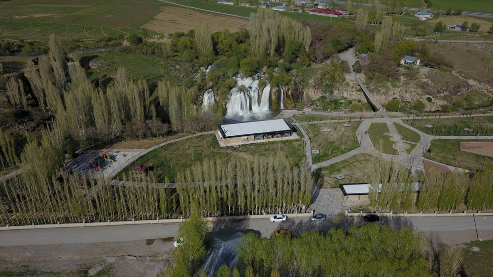 Muradiye Şelalesi'nde Kovid-19 sessizliği