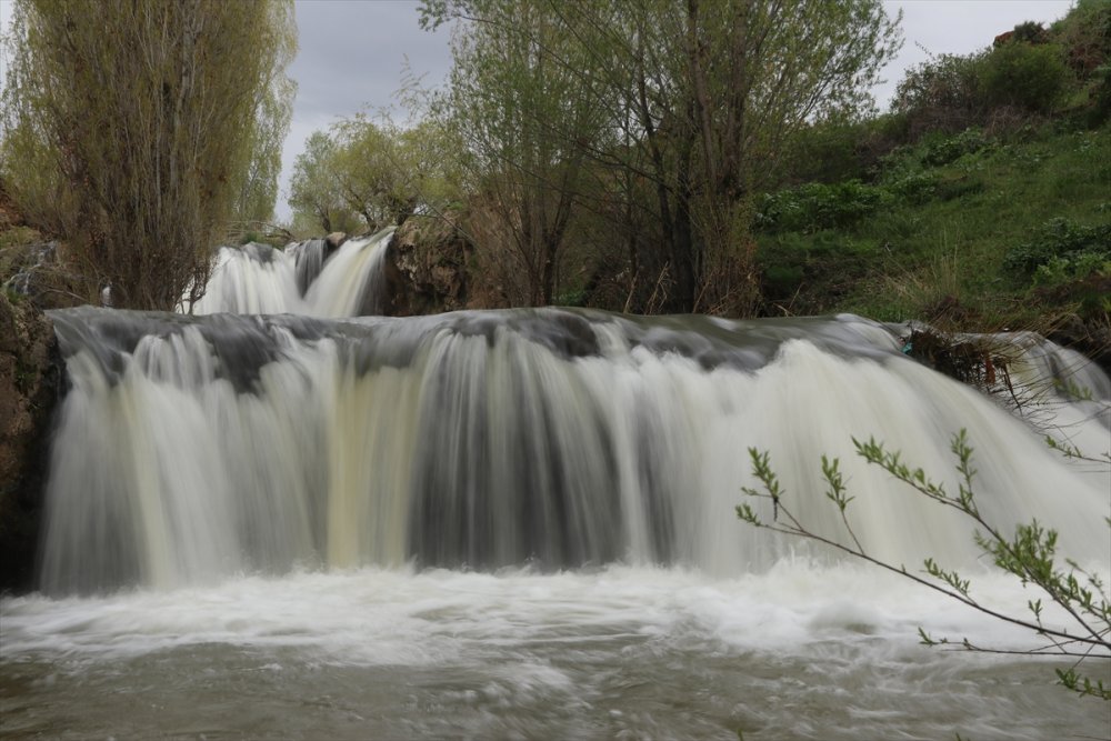 Muradiye Şelalesi'nde Kovid-19 sessizliği