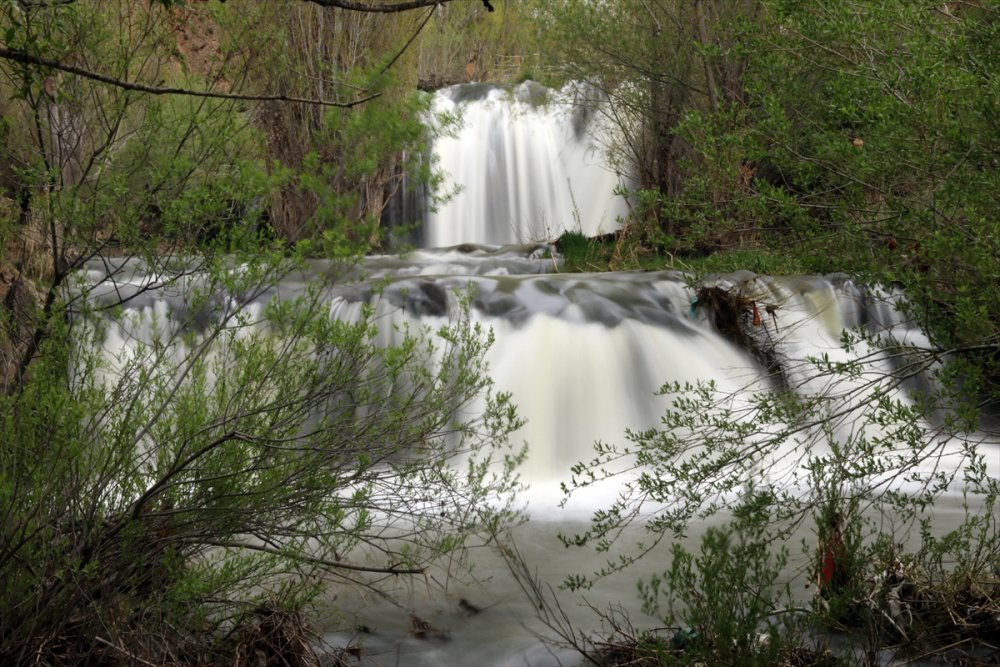 Muradiye Şelalesi'nde Kovid-19 sessizliği