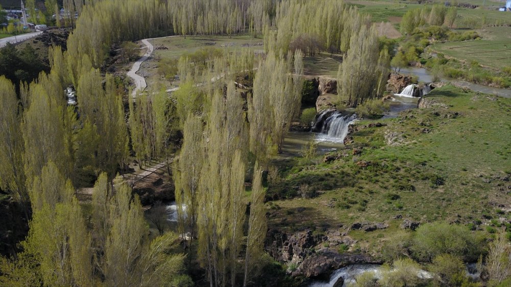 Muradiye Şelalesi'nde Kovid-19 sessizliği