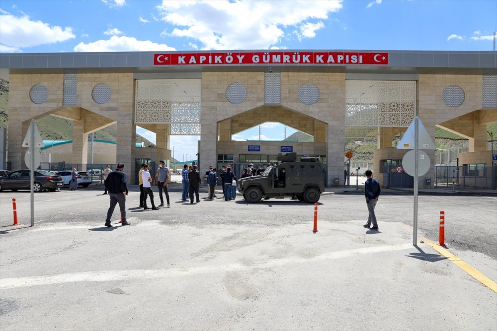 Van'daki Kapıköy Gümrük Kapısı'ndan geçişler başladı