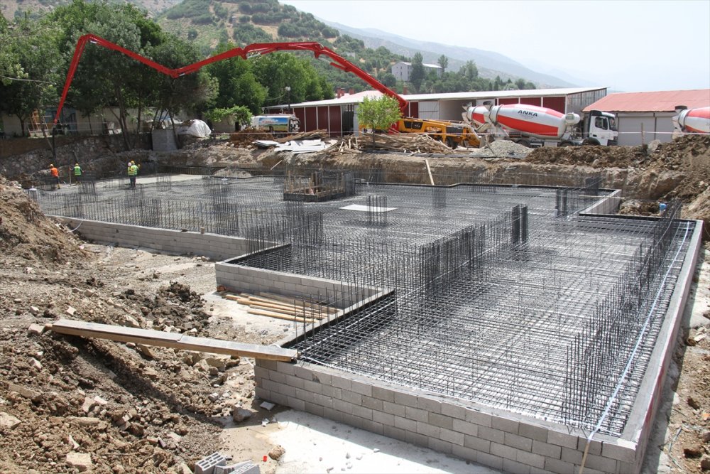 Şemdinli Belediyesinin yeni hizmet binasının temeli atıldı