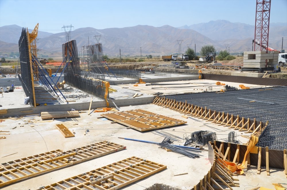 Yüksekova'nın çehresi yatırımlarla değişiyor