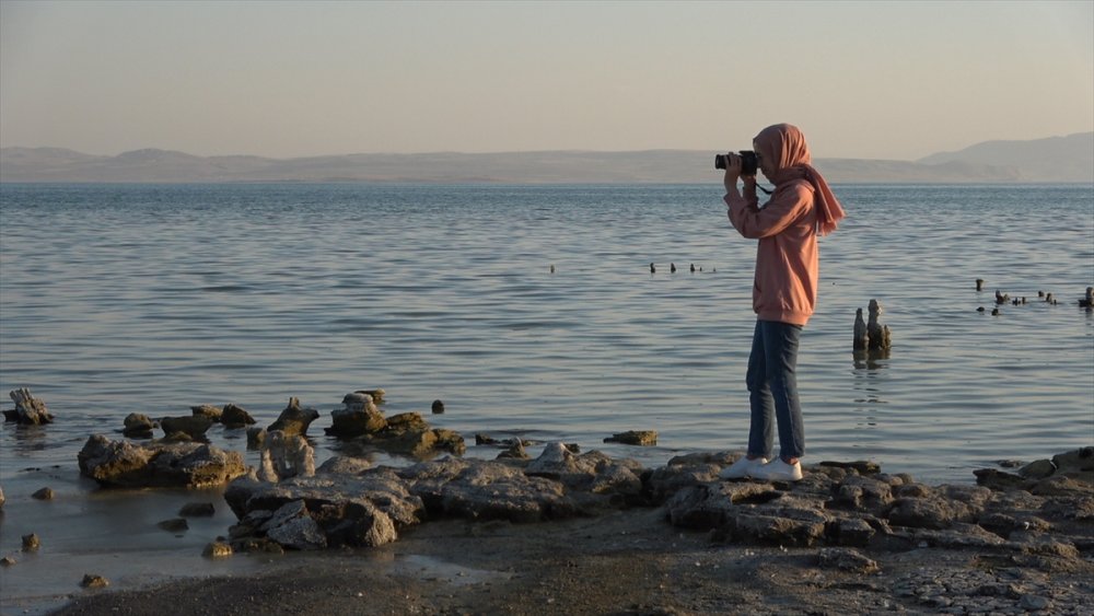 Van Gölü'nde su çekilince binlerce yıllık mikrobiyalitler görüntülendi