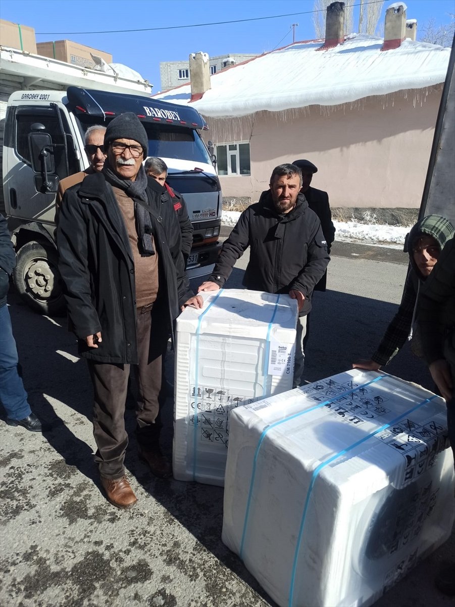 Başkale'deki selzedelere beyaz eşya yardımı yapıldı