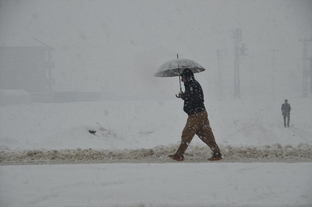 Doğu'daki 4 ilde 306 yerleşim birimine ulaşım sağlanamıyor