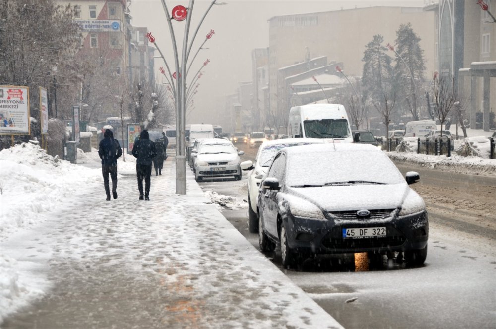 Doğu Anadolu'daki 4 ilde 120 yerleşim yerinin yolu kapandı