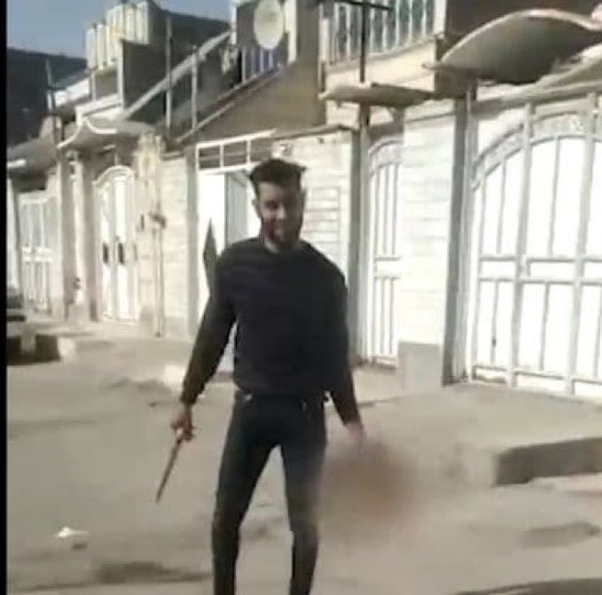 İran'da 17 yaşındaki eşini öldüren adam, kesik başla poz verdi
