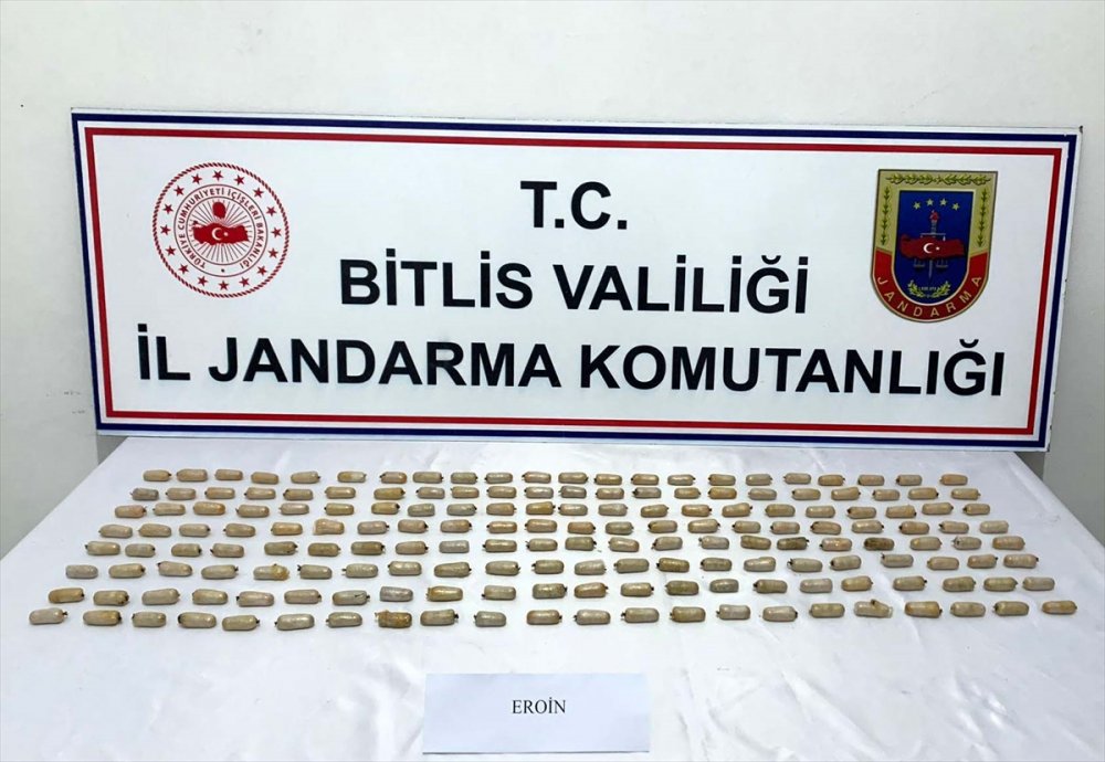 Bitlis'te 2 kişinin midesinden 1 kilo 96 gram eroin çıktı