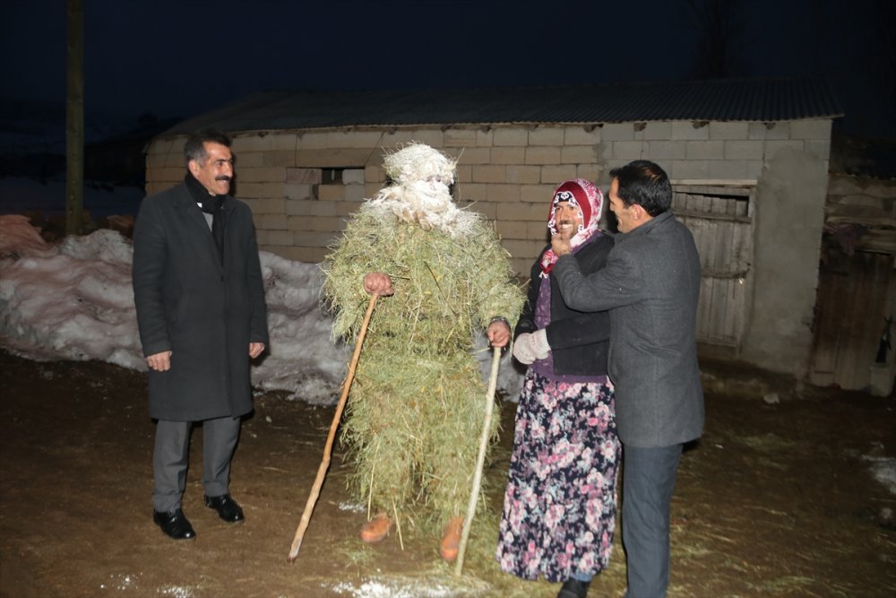 Van'da köylülerin kış eğlencesi "köse-gelin" geleneği yaşatılıyor