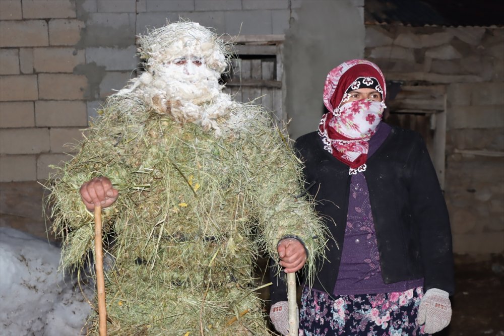Van'da köylülerin kış eğlencesi "köse-gelin" geleneği yaşatılıyor