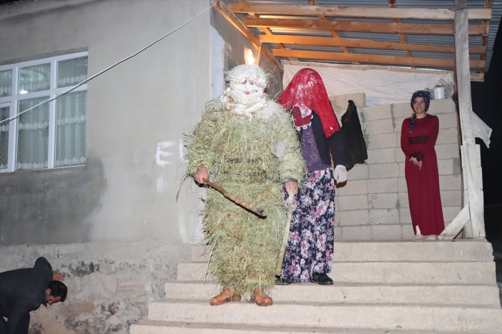 Van'da köylülerin kış eğlencesi "köse-gelin" geleneği yaşatılıyor