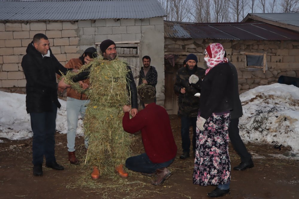 Van'da köylülerin kış eğlencesi "köse-gelin" geleneği yaşatılıyor