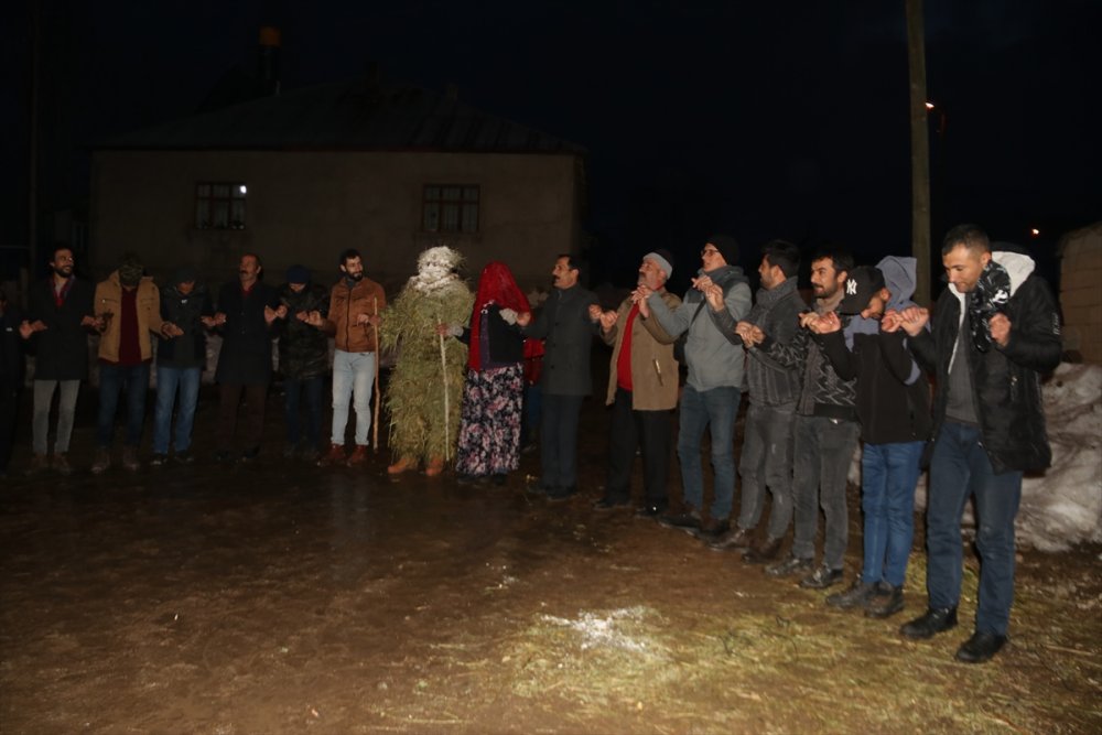 Van'da köylülerin kış eğlencesi "köse-gelin" geleneği yaşatılıyor