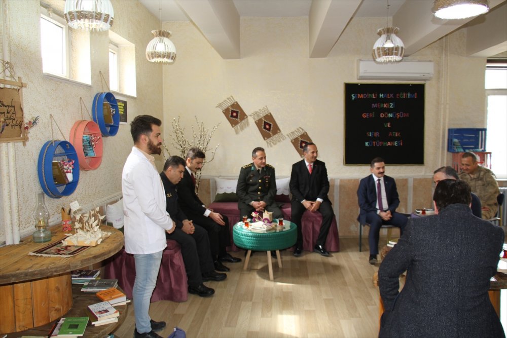Şemdinli Kaymakamı Tugay, halk eğitim merkezi kurslarını gezdi