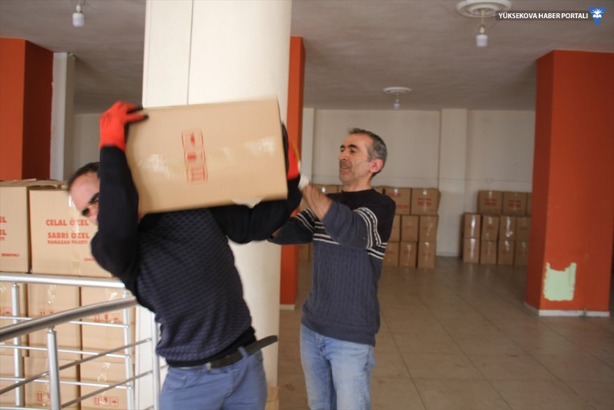 semdinli-ve-derecik-ilcelerindeki-4-bin-aileye-gida-yardimi-2-6qjlio7k.jpg