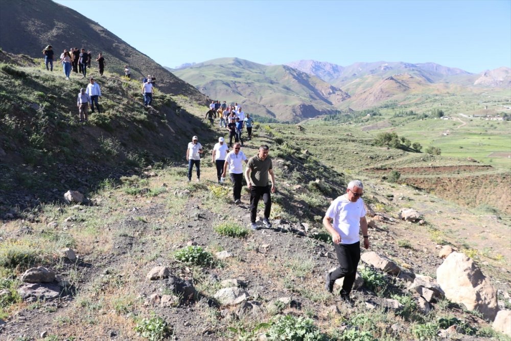 Hakkari'de eğitimciler doğa yürüyüşü yaptı