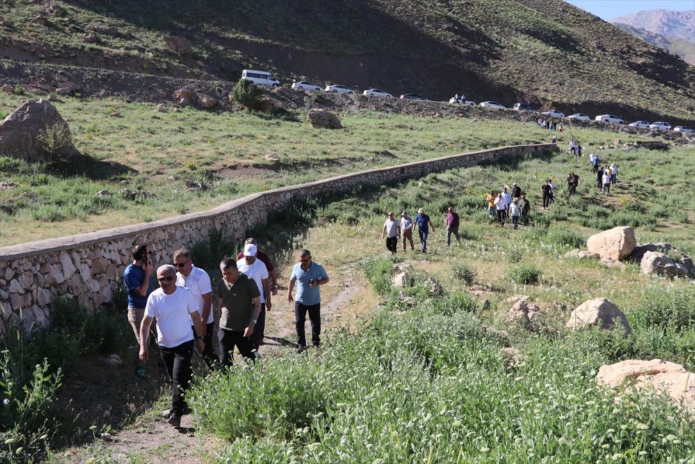 Hakkari'de eğitimciler doğa yürüyüşü yaptı