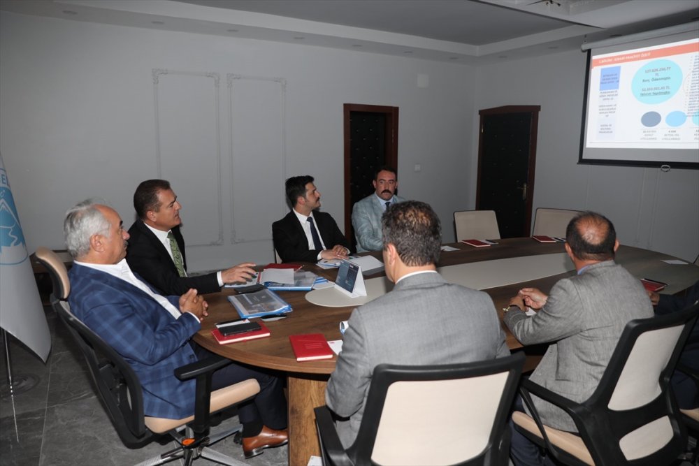 İçişleri Bakan Yardımcısı Ersoy, Hakkari Valisi Akbıyık'ı ziyaret etti