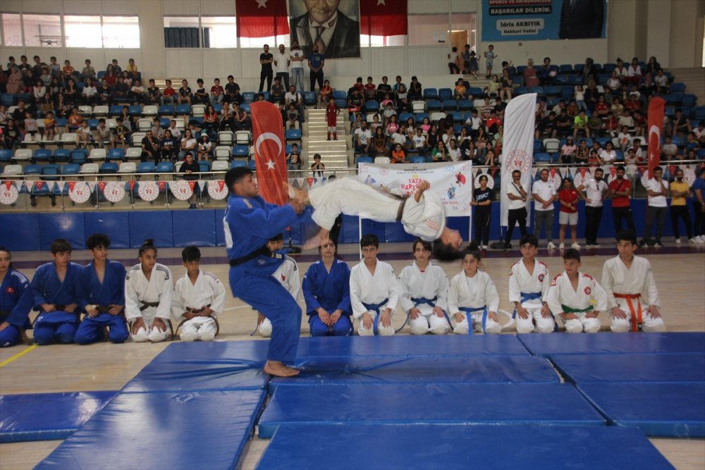 Hakkari'de yaz spor okulları açıldı