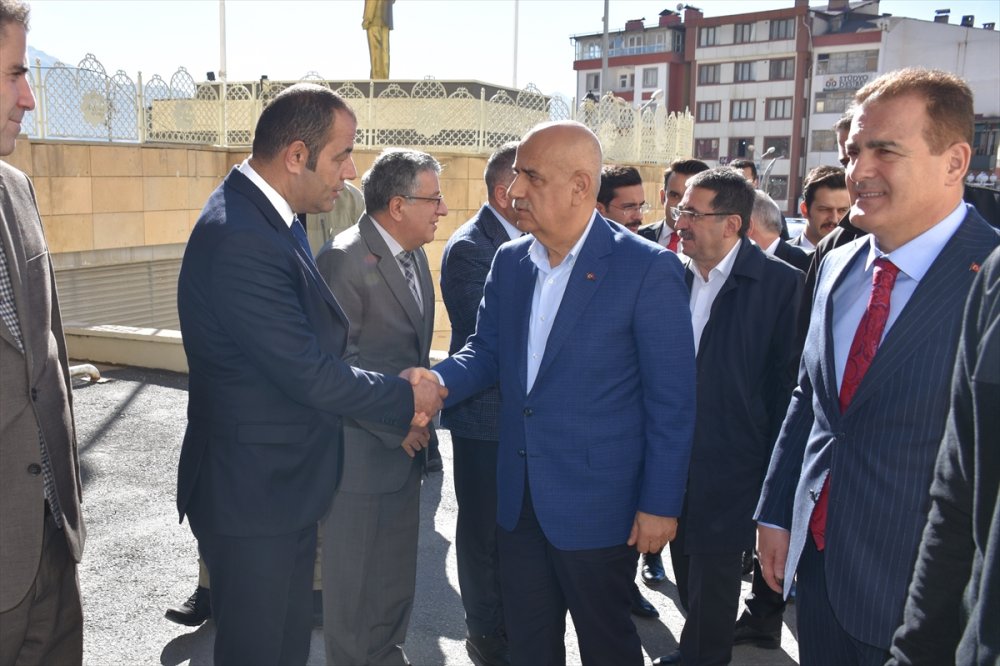 Tarım ve Orman Bakanı Vahit Kirişci Hakkari'deydi