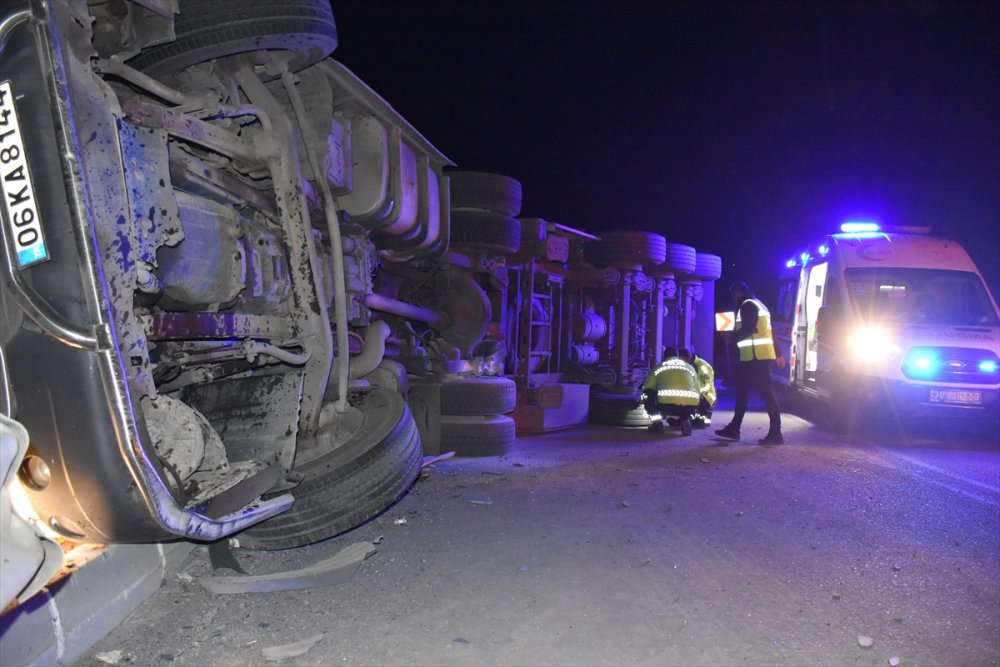 Serê Sola'da devrilen kömür yüklü tırdaki 3 kişi yaralandı