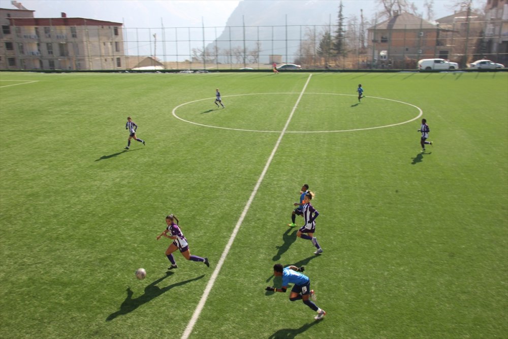 Hakkarigücü Kadın Futbol takımı evinde mağlup oldu