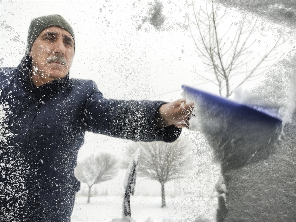 Van, Bitlis, Hakkari ve Muş'ta kar etkili oldu
