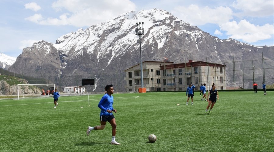 hakkari-gucu-kadin-futbol-ligi.jpg