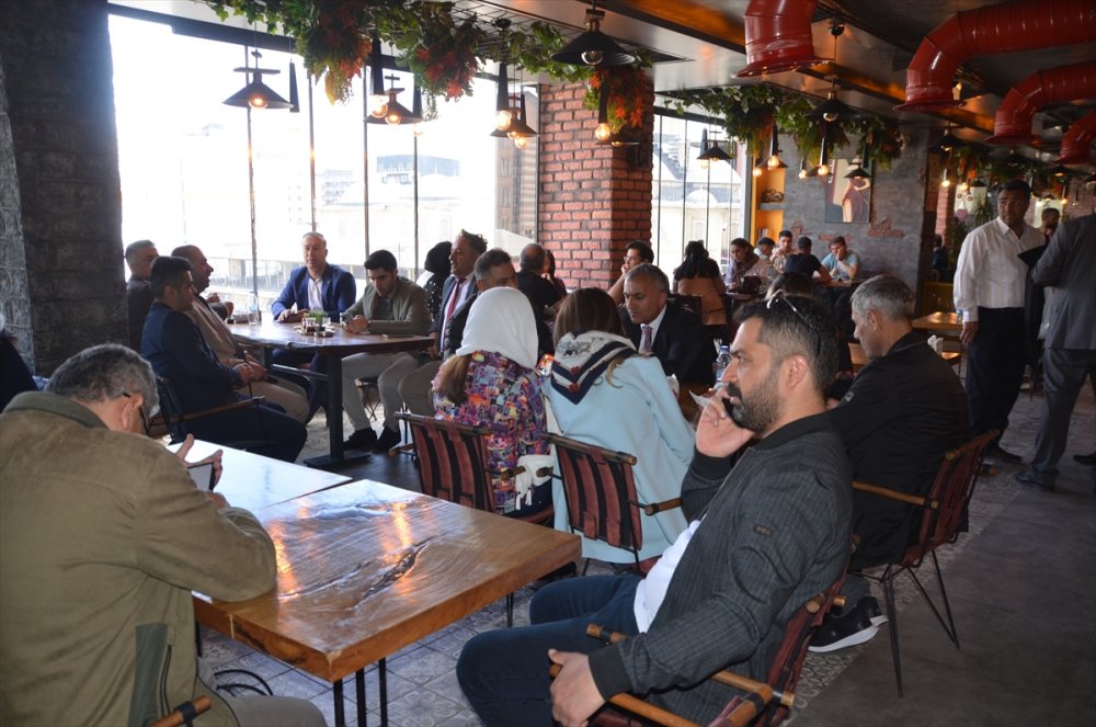 İranlı turizmciler Hakkari ziyaretlerinin ikinci gününde Yüksekova'yı gezdi