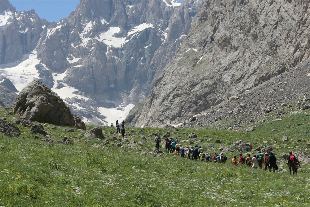 Van'dan gelen doğaseverler Hakkari'nin güzelliklerini gezdi