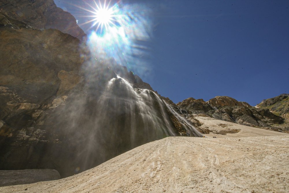 Van'dan gelen doğaseverler Hakkari'nin güzelliklerini gezdi