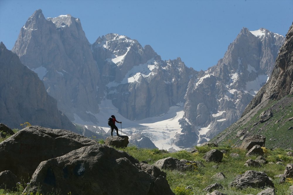 Van'dan gelen doğaseverler Hakkari'nin güzelliklerini gezdi