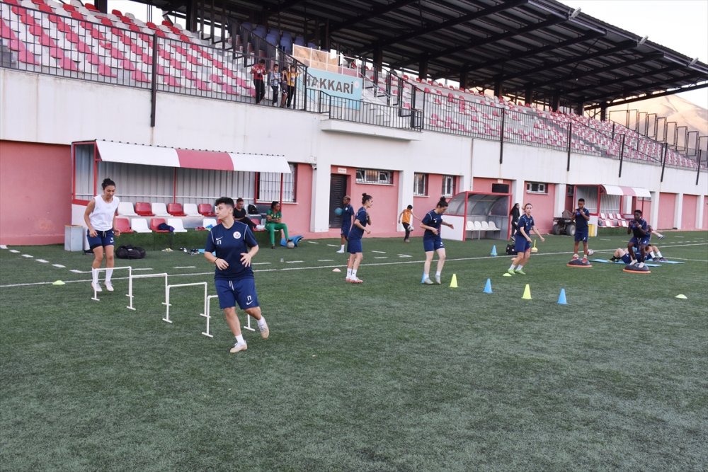 Hakkarigücü Kadın Futbol Takımı, yeni transferleriyle güçleniyor