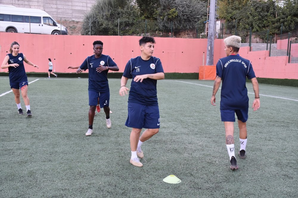 Hakkarigücü Kadın Futbol Takımı, yeni transferleriyle güçleniyor