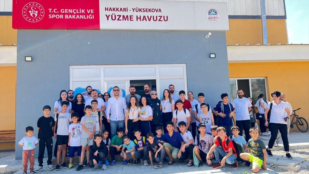 Yüksekova'da yüzme yarışması düzenlendi