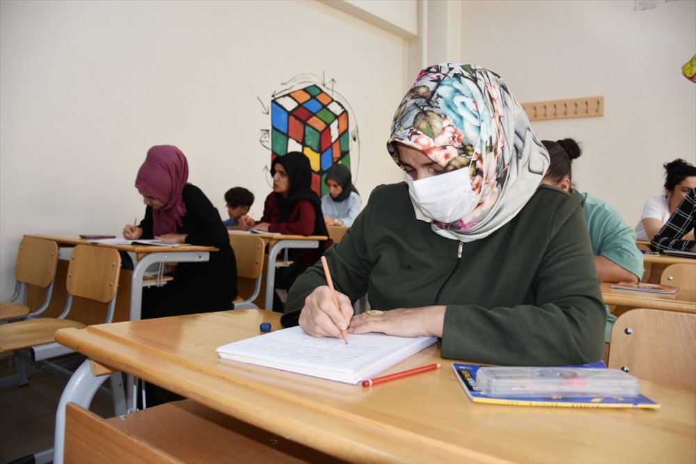 Hakkari'de geçen yıl 755 kişi okuma yazma öğrendi