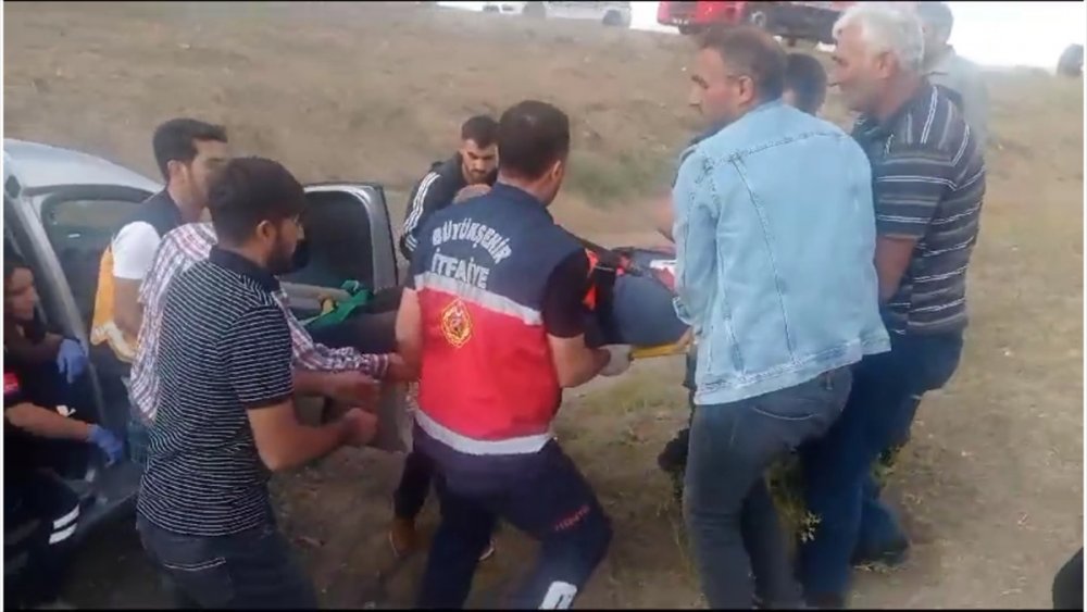 Van'da şarampole devrilen kamyonette 5 kişi yaralandı