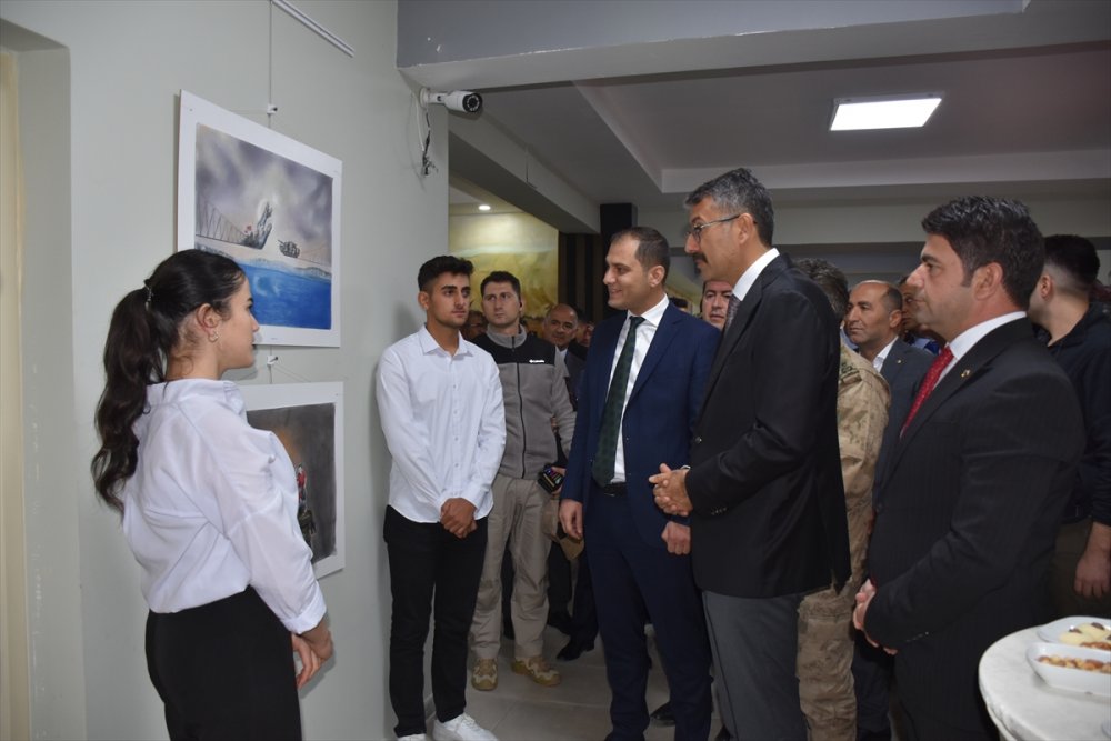 Hakkari'de Cumhuriyet'in 100. yılına özel resim sergisi açıldı