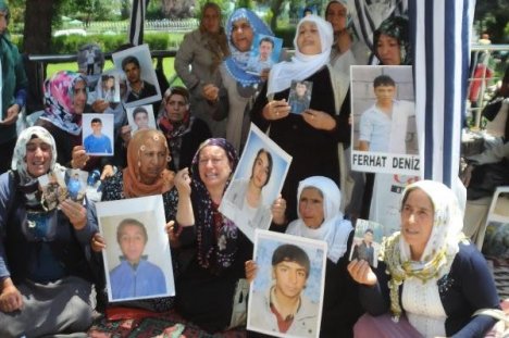 Ailelerin Diyarbakır'daki Eylemi Bölündü