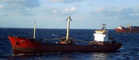 Akdeniz'de 700 Kaçak İle Türk Gemisi Sürükleniyor İddiası