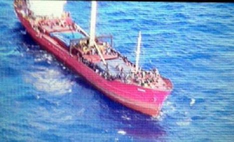 Akdeniz'de 700 Kaçak İle Türk Gemisi Sürükleniyor İddiası